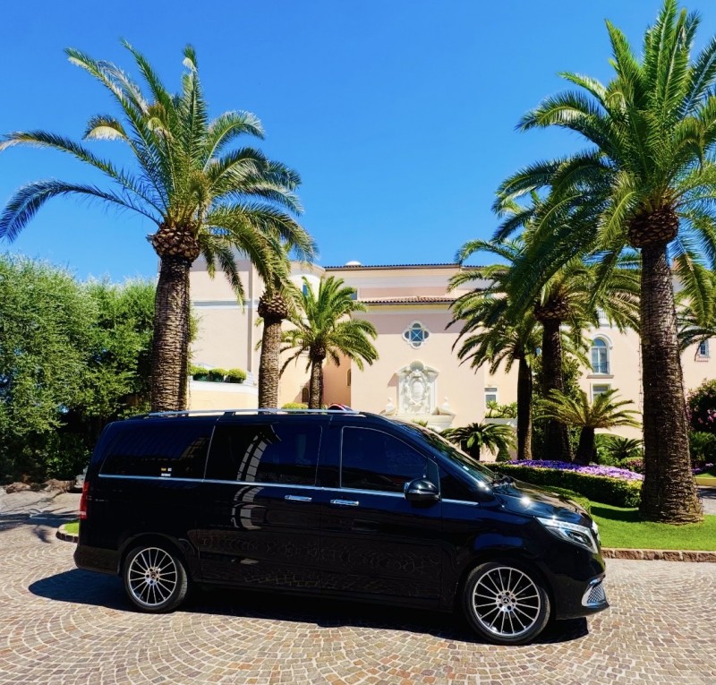 Taxi Van 8 Places Luxe avec Carte Bleue pour les Bouches-du-Rhône, Vaucluse, Var et Luberon depuis la Gare Saint-Charles de Marseille