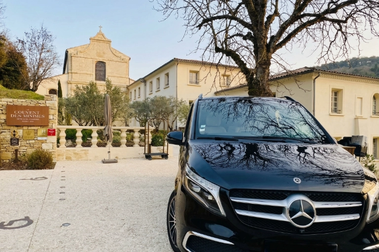 Mercedes Classe V taxi garée devant Le Couvent des Minimes en Provence, paiement par carte bancaire à bord disponible